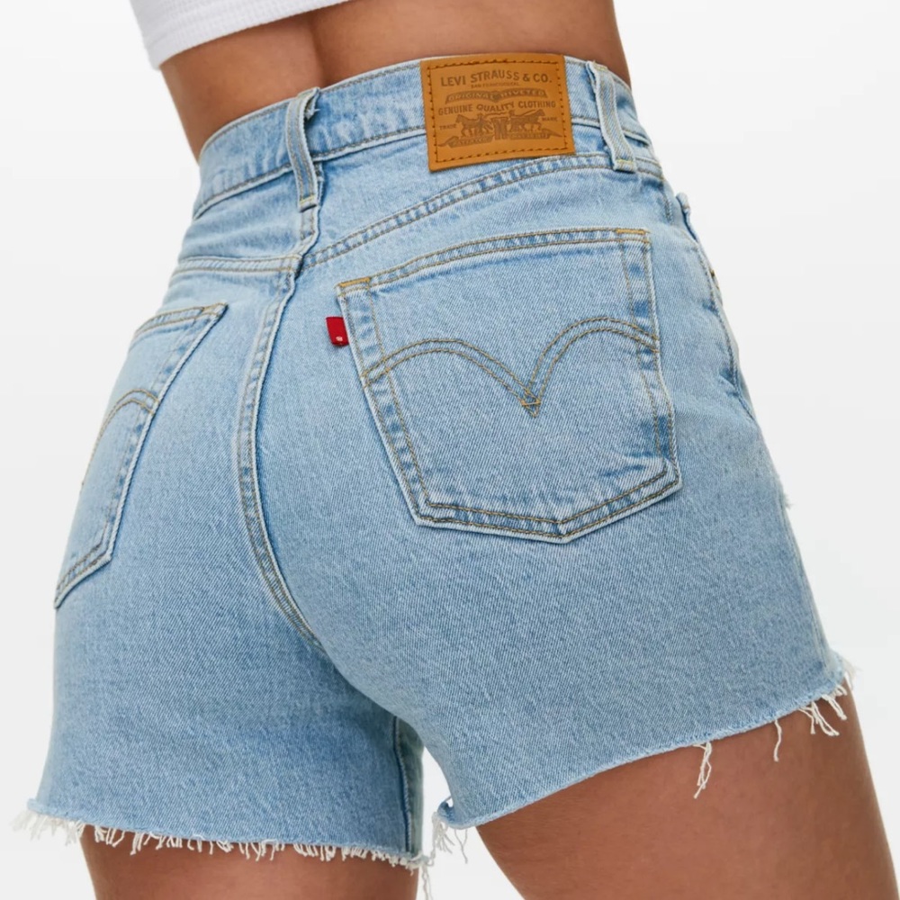 Levi’s Ribcage Shorts — blue